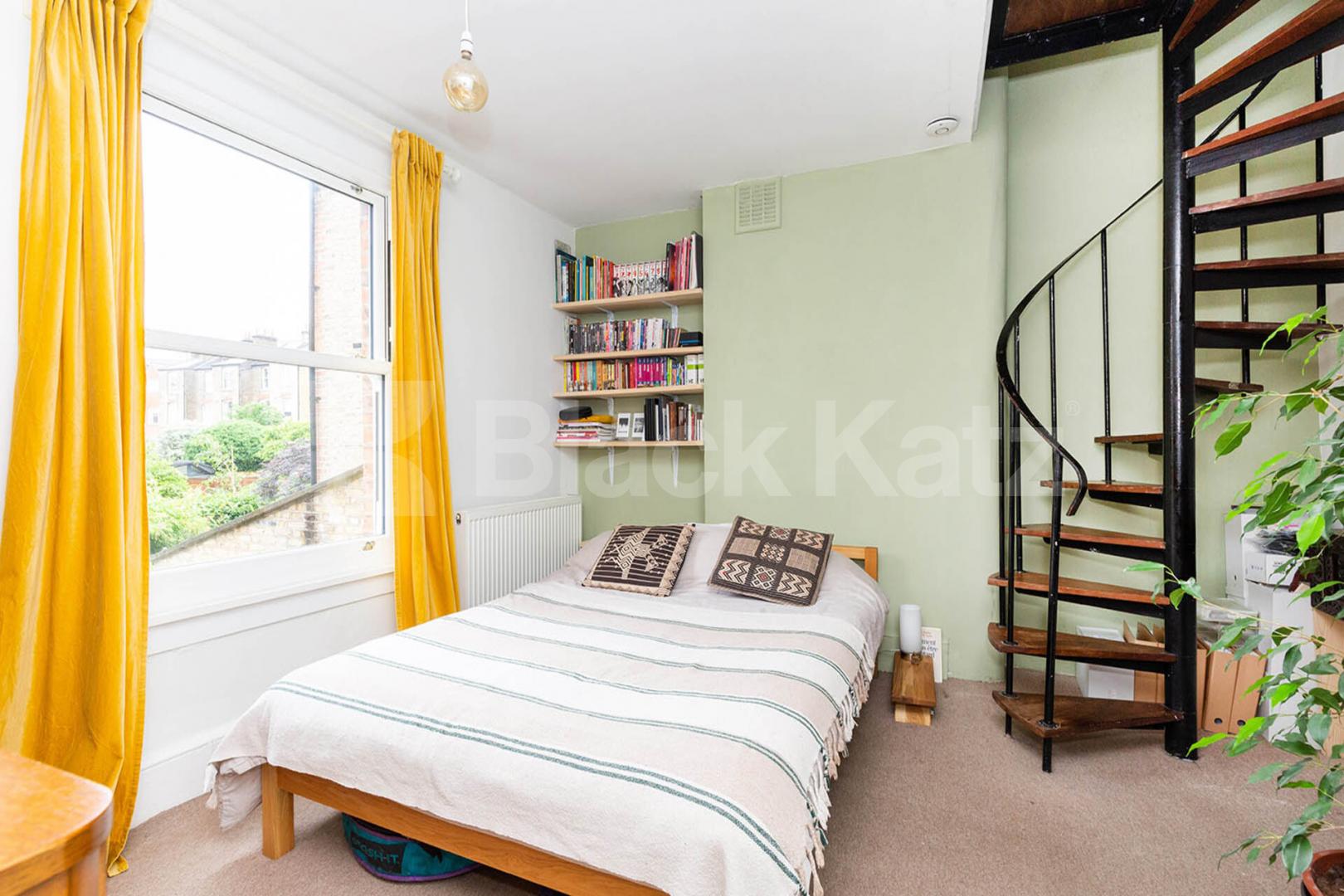 Split level 1 bedroom on a residential street in Highbury Northolme Road, Highbury